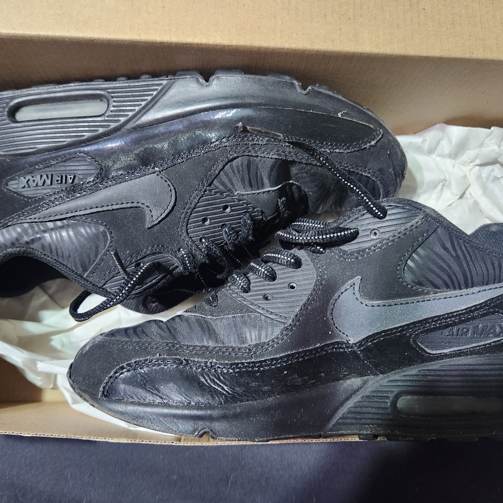 Used grade school Nike air max 90